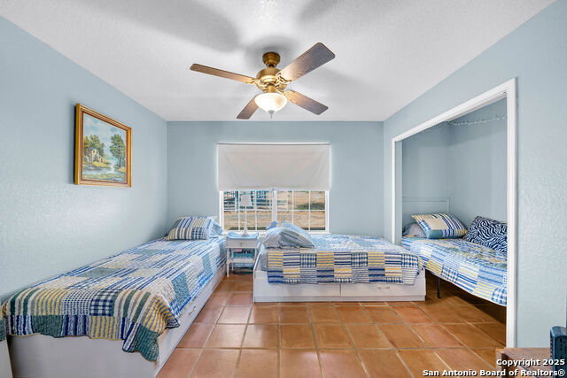 Listing photo id 17 for 16020 Fm 463