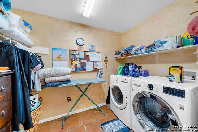 Listing photo id 19 for 16020 Fm 463