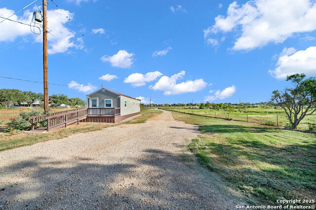 Listing photo id 21 for 16020 Fm 463