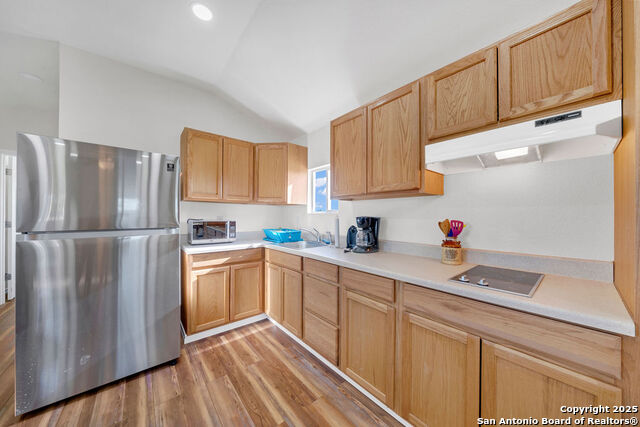 Listing photo id 26 for 16020 Fm 463