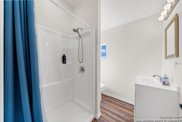 Listing photo id 29 for 16020 Fm 463