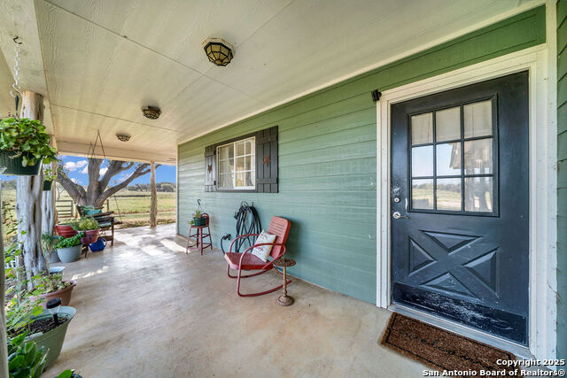 Listing photo id 2 for 16020 Fm 463