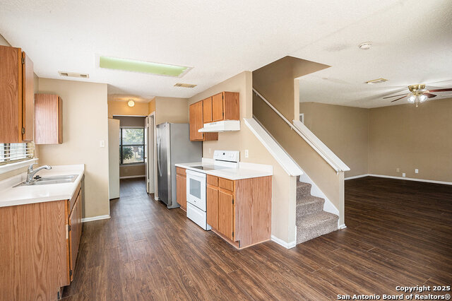 Image 5 of 15 For 7642 Rimhurst