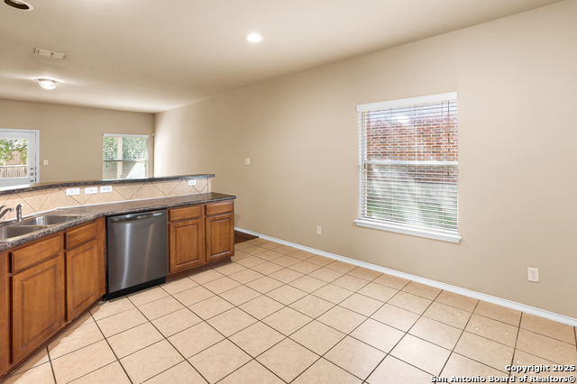 Image 11 of 32 For 810 Park Point