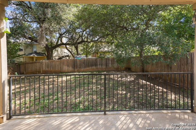 Image 28 of 32 For 810 Park Point