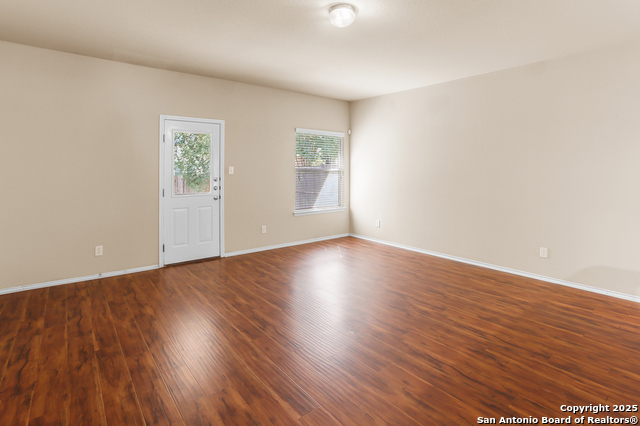 Image 7 of 32 For 810 Park Point