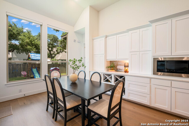 Listing photo id 10 for 10039 Sarah Place