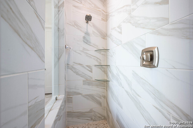 Listing photo id 16 for 10039 Sarah Place