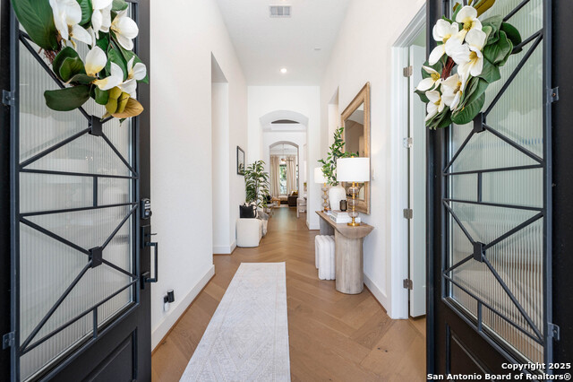 Listing photo id 0 for 10039 Sarah Place