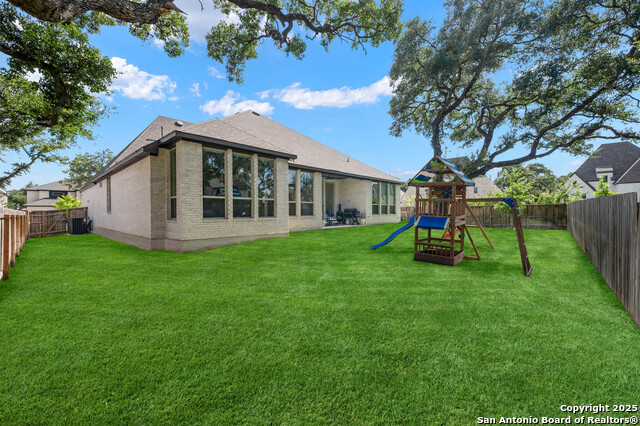 Listing photo id 28 for 10039 Sarah Place