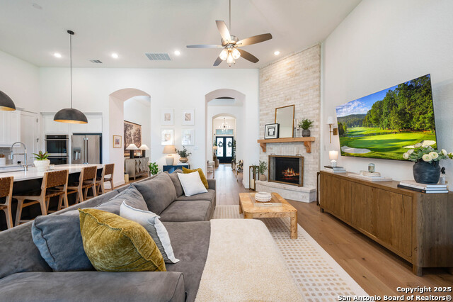 Listing photo id 3 for 10039 Sarah Place