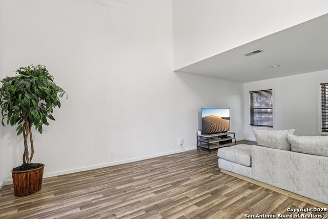 Listing photo id 2 for 5602 Timber Peak