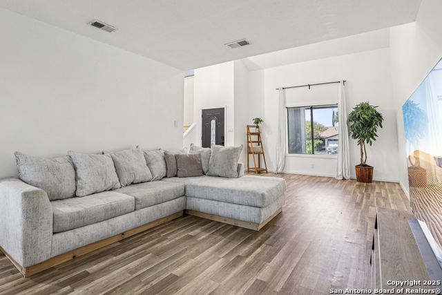 Listing photo id 5 for 5602 Timber Peak