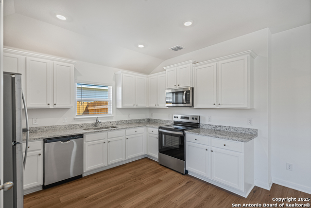 Image 8 of 28 For 16012 Stratford Cove