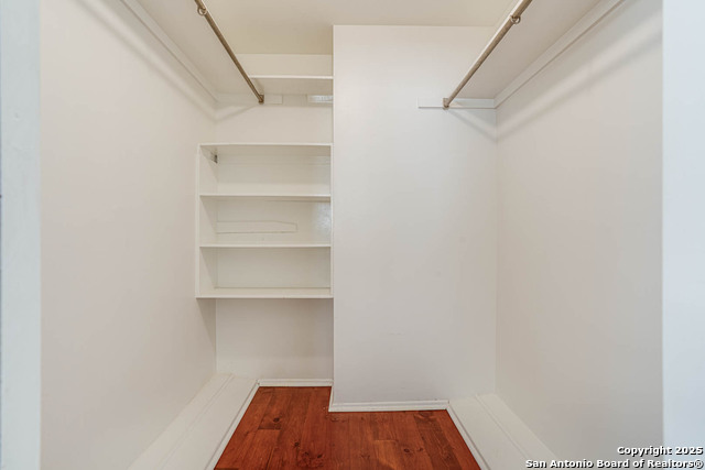 Image 20 of 27 For 211 Woodlake E