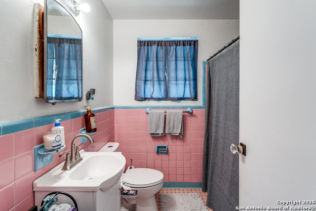 Image 18 of 25 For 330 Hermitage