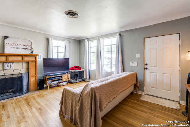 Image 5 of 25 For 330 Hermitage