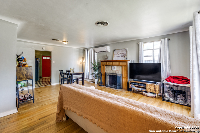 Image 8 of 25 For 330 Hermitage