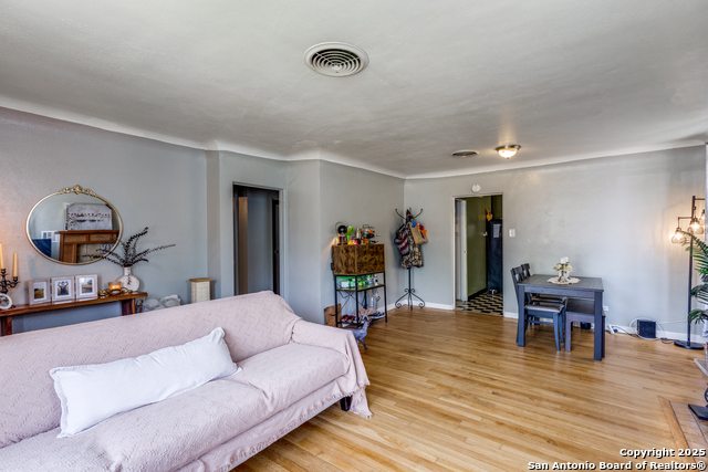 Image 9 of 25 For 330 Hermitage