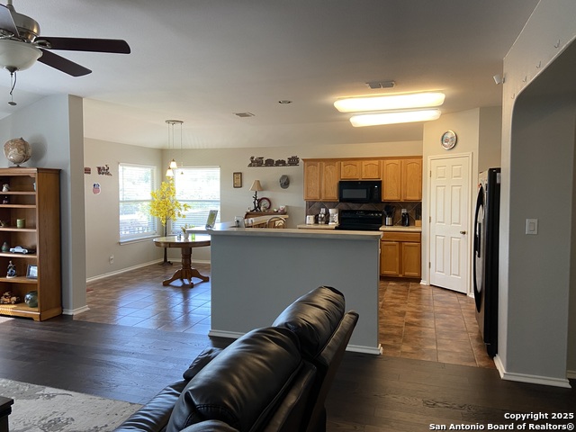 Image 16 of 27 For 8671 Gavel  