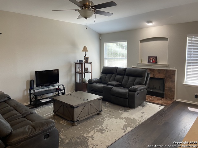 Image 20 of 27 For 8671 Gavel  