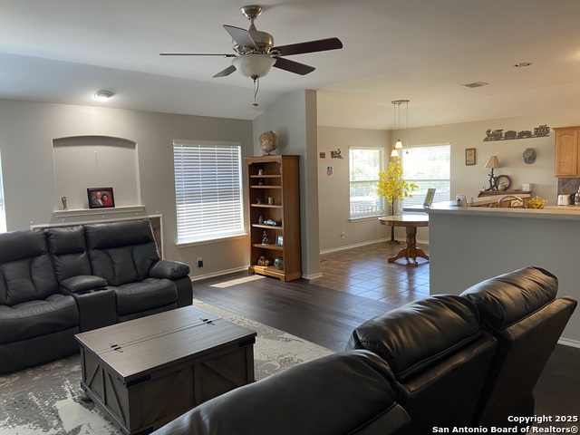 Image 22 of 27 For 8671 Gavel  