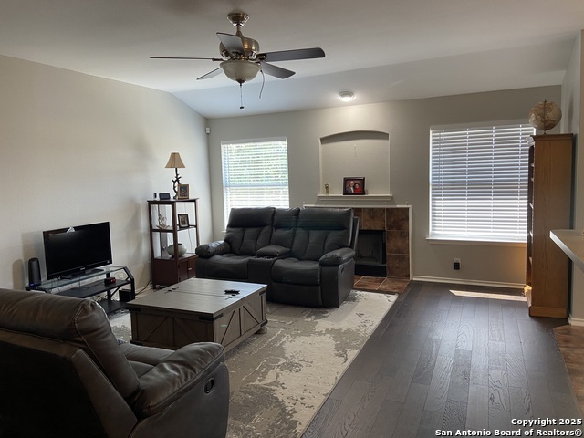 Image 23 of 27 For 8671 Gavel  