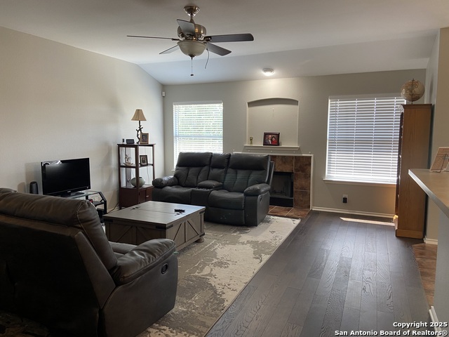 Image 24 of 27 For 8671 Gavel  