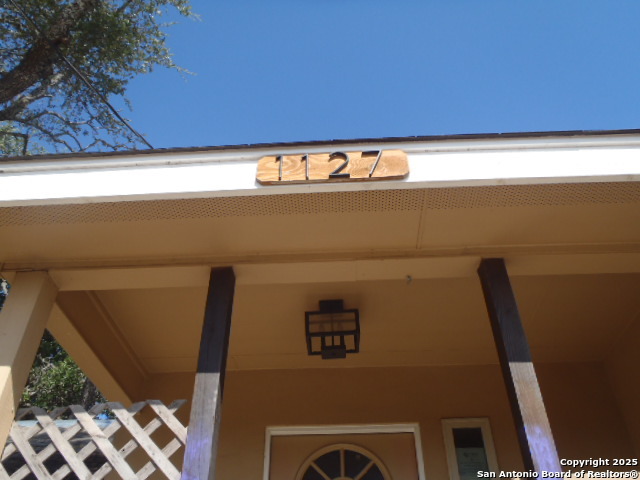 Image 11 of 37 For 1127 Eastview Dr