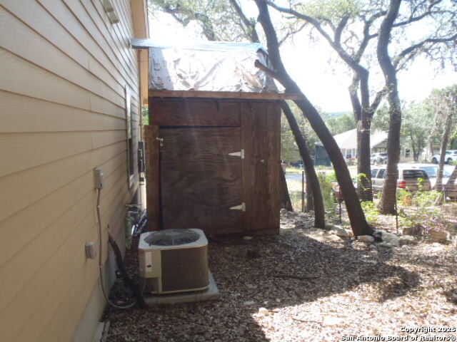 Image 18 of 37 For 1127 Eastview Dr