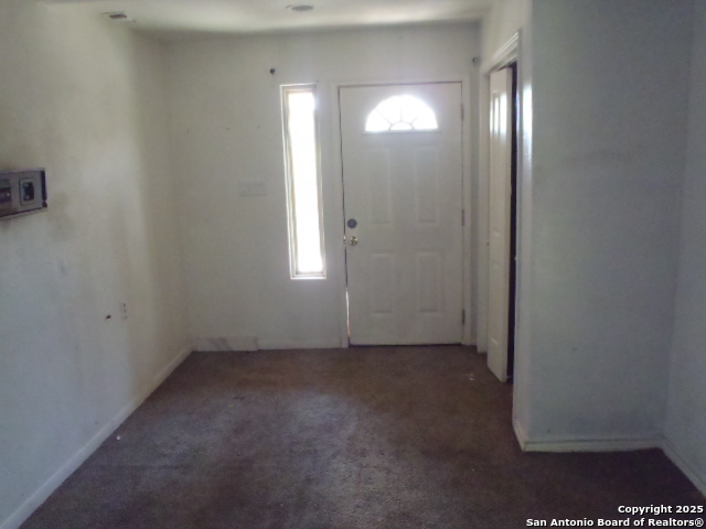 Image 21 of 37 For 1127 Eastview Dr