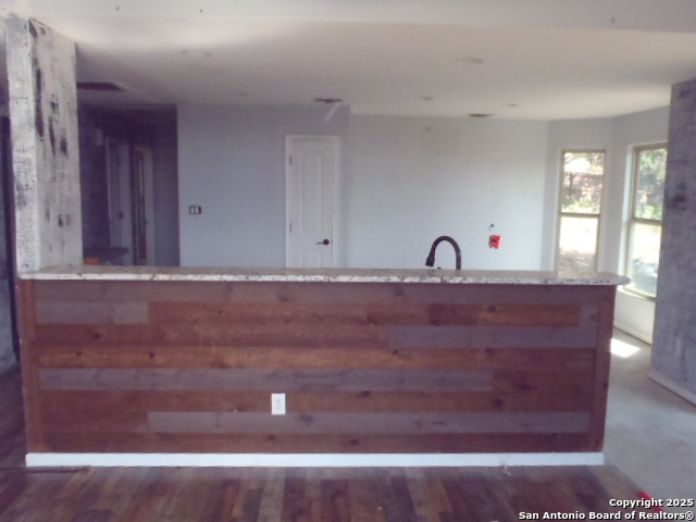 Image 23 of 37 For 1127 Eastview Dr