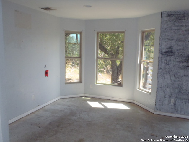 Image 25 of 37 For 1127 Eastview Dr