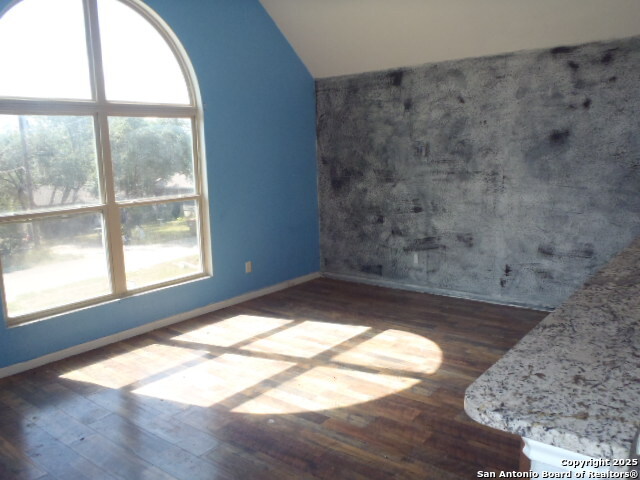 Image 27 of 37 For 1127 Eastview Dr