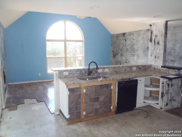 Image 28 of 37 For 1127 Eastview Dr