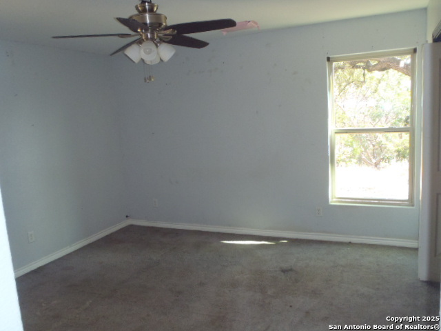 Image 29 of 37 For 1127 Eastview Dr