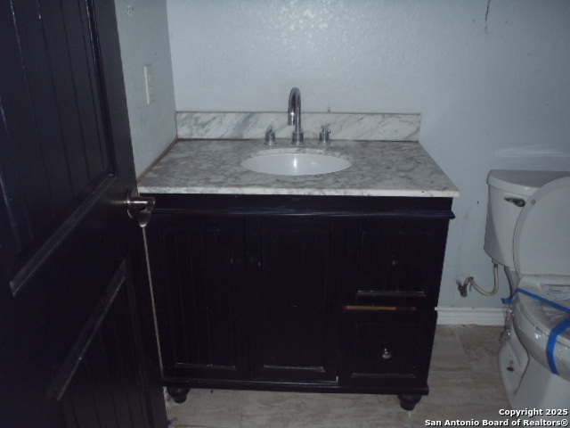 Image 31 of 37 For 1127 Eastview Dr