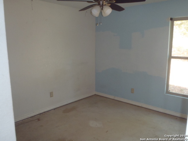 Image 33 of 37 For 1127 Eastview Dr