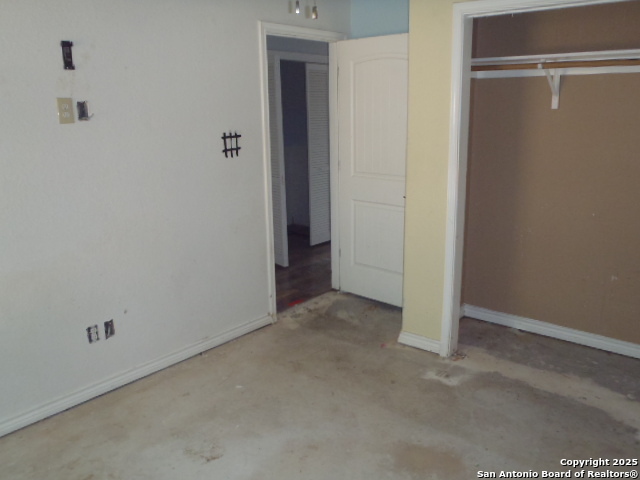 Image 34 of 37 For 1127 Eastview Dr