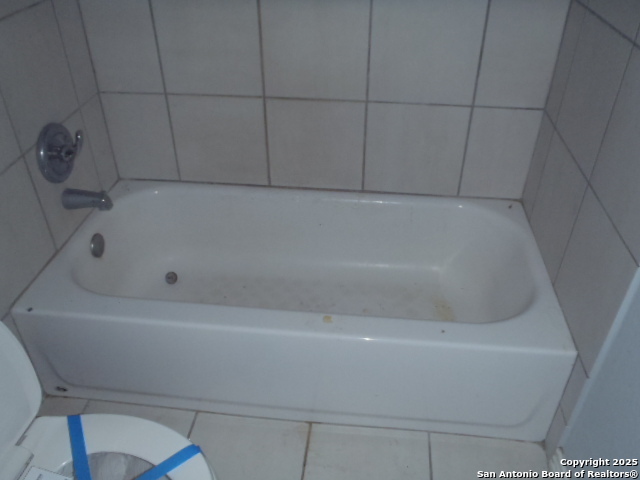 Image 35 of 37 For 1127 Eastview Dr