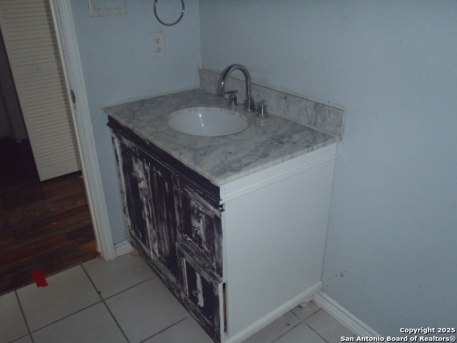 Image 36 of 37 For 1127 Eastview Dr