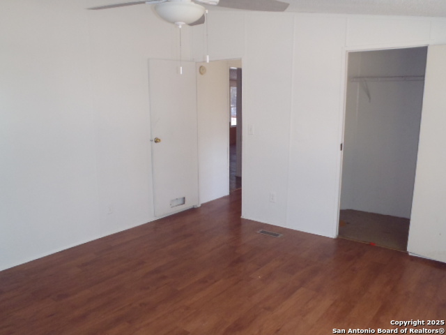 Image 21 of 33 For 410 Duck Mountain Ln