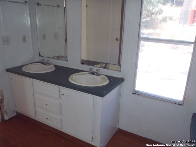 Image 22 of 33 For 410 Duck Mountain Ln