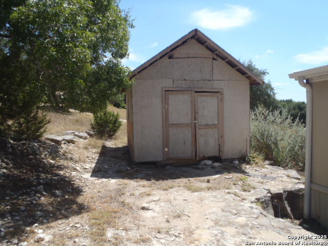 Image 8 of 33 For 410 Duck Mountain Ln