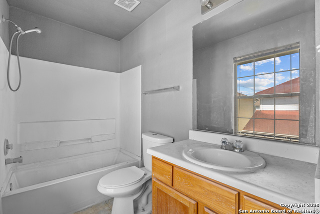 Listing photo id 8 for 1669 Nichole Woods Dr