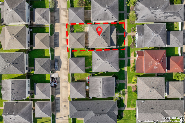 Listing photo id 3 for 1669 Nichole Woods Dr