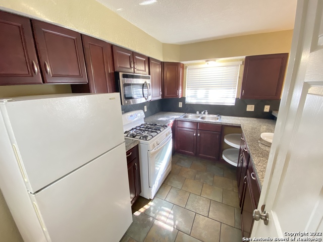 Image 4 of 7 For 211 Natalen Ave  203