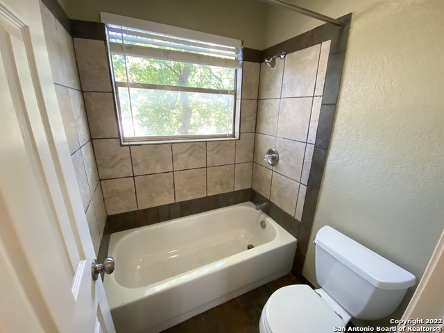 Image 6 of 7 For 211 Natalen Ave  203