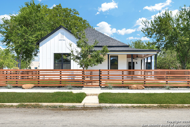 Image 2 of 35 For 2425 Monterey St