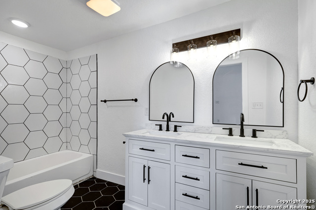 Image 21 of 35 For 2425 Monterey St